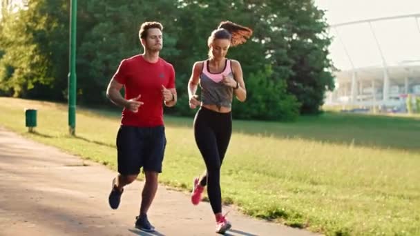 Couple Jogging Dans Parc — Video