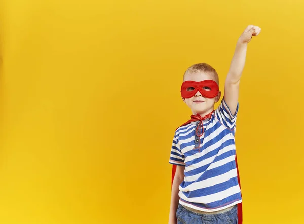 Vooraanzicht Van Een Jongen Een Superheldenkostuum — Stockfoto