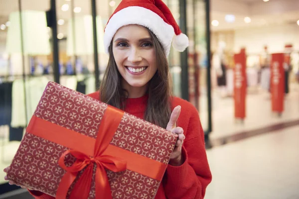 Portrait Cheerful Woman Christmas Present — Stock Photo, Image