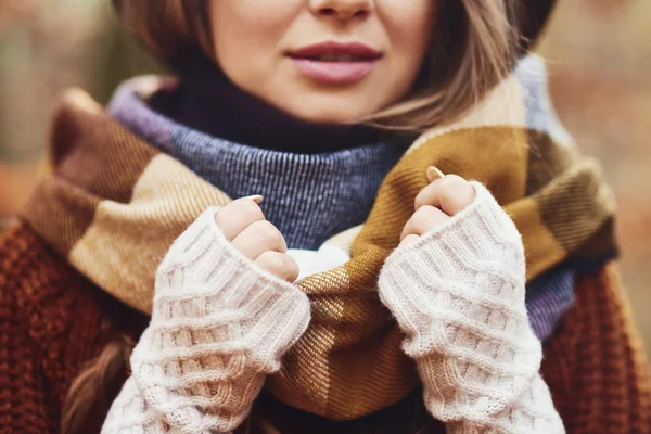 Gorgeous Young Woman Wearing Winter Clothes — Stock Photo, Image