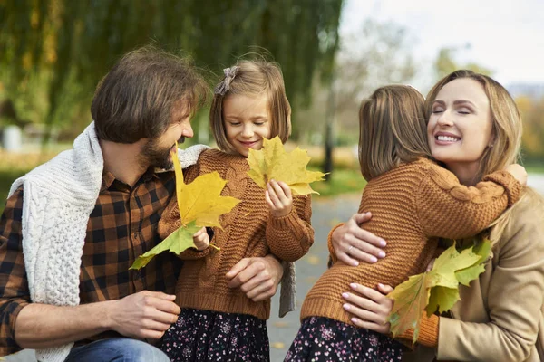 Cheerful Scene Family Autumn Forest — Stock Photo, Image