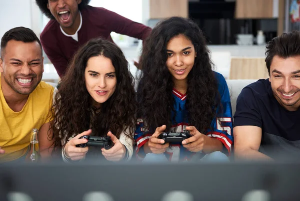 Vooraanzicht Van Een Groep Vrienden Die Console Spelen — Stockfoto