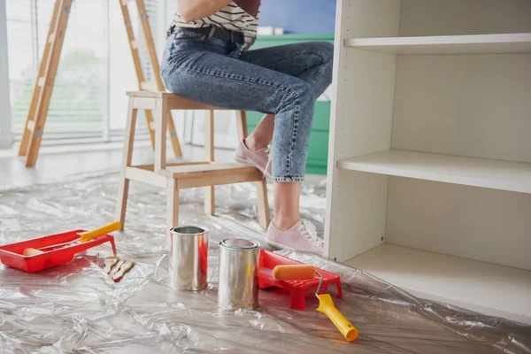 Unrecognizable Woman Repainting Old Furniture — Stock Photo, Image