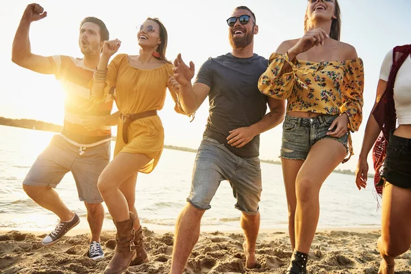 Grupo Jóvenes Aire Libre Atardecer — Foto de Stock