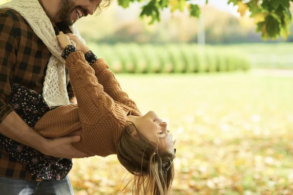 Papa Jouant Avec Petite Fille Air Frais — Photo