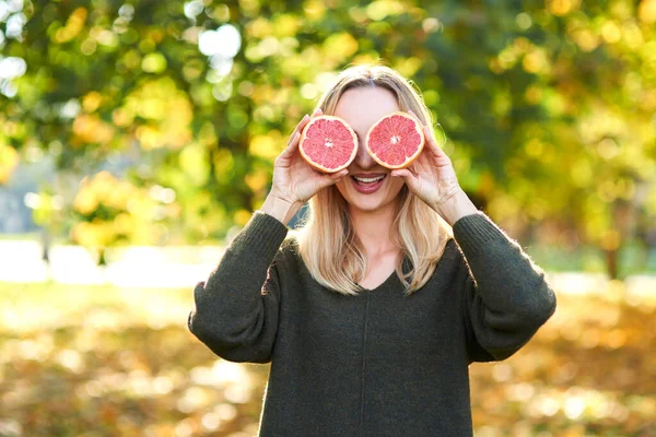 Both Eyes Covered Citrus Fruit — Stock Photo, Image