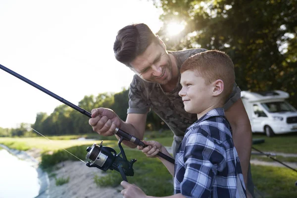 Padre Hijo Pasando Tiempo Pesca Juntos —  Fotos de Stock