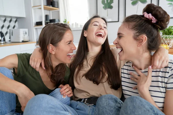 Três Melhores Amigos Divertindo Rindo — Fotografia de Stock