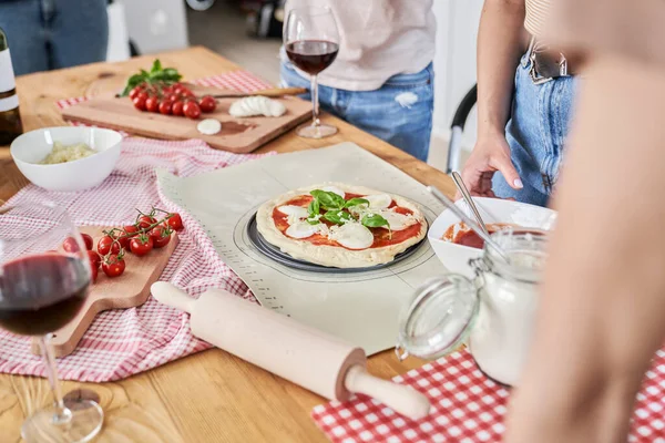 Hemlagad Pizza Bordet — Stockfoto