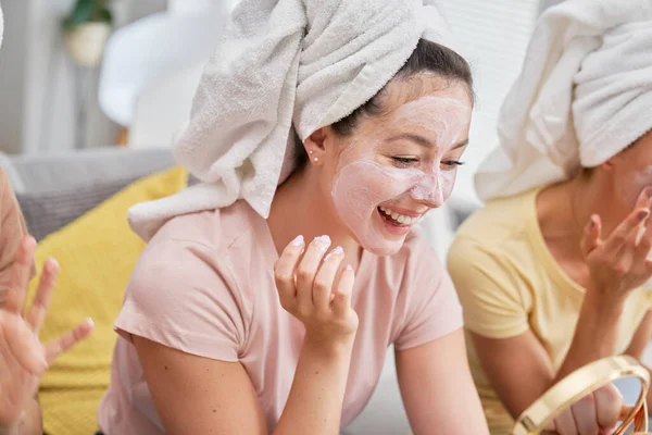 Girls Having Fun While Applying Facial Mask — Stock Photo, Image