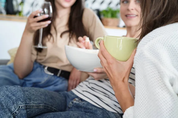 Three Young Females Friends Chatting Home — Stock Photo, Image
