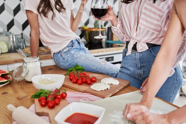 Hemlagad Pizza Festen Hemma — Stockfoto