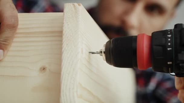 Close Video Man Drilling Wood Plate Shot Red Helium Camera — Stock Video