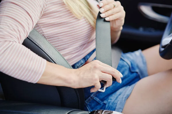 Close Woman Fastening Seat Belt — Stock Photo, Image
