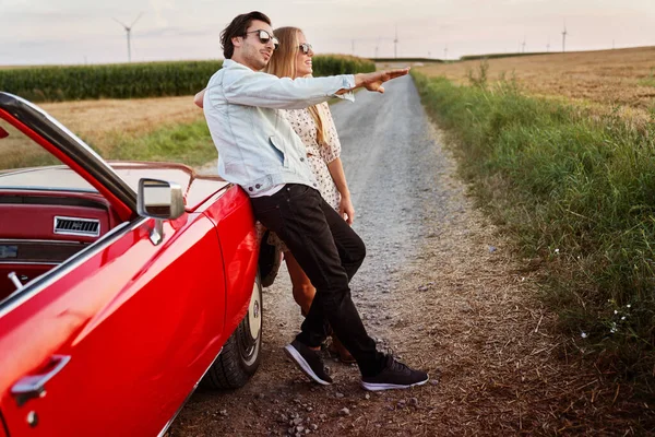 Paar Bei Einem Date Während Einer Autofahrt — Stockfoto