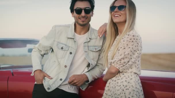 Handyvideo Des Paares Bei Einem Date Auto Aufnahme Mit Roter — Stockvideo