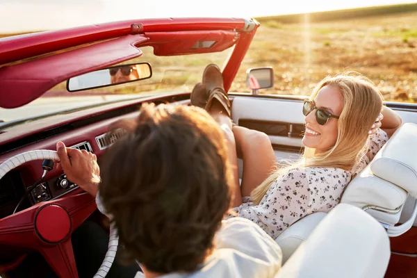 Pareja Viaje Romántico Por Carretera — Foto de Stock