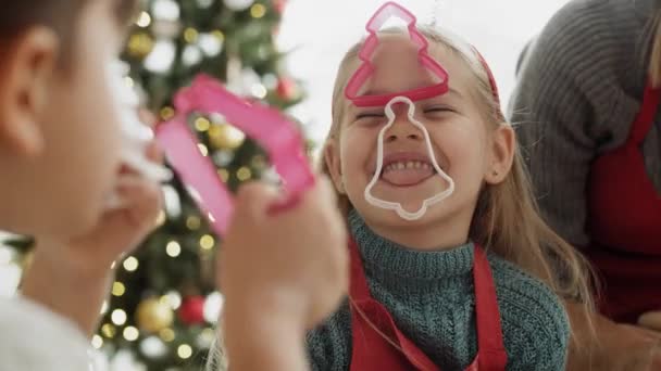 Handheld video of children having fun with cookie cutters. Shot with RED helium camera in 8K. — Stock Footage Handheld Video Children Having Fun Cookie Cutters Shot Red Helium Video Clip