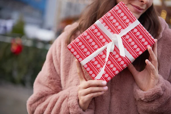 기사보기 성탄절 선물을 수없는 여성의 — 스톡 사진