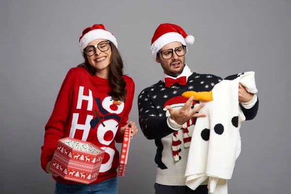 Adam Hediye Edilmekten Şoke Oldu Komik Noel Süveteri — Stok fotoğraf