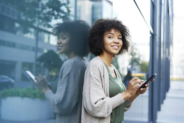 Woman Mobile Phone City — Stock Photo, Image