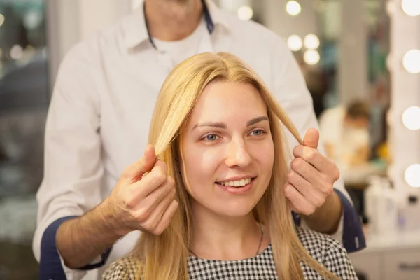 Cropped Close Beautiful Happy Blond Haired Woman Enjoying Hair Care — Stock Photo, Image