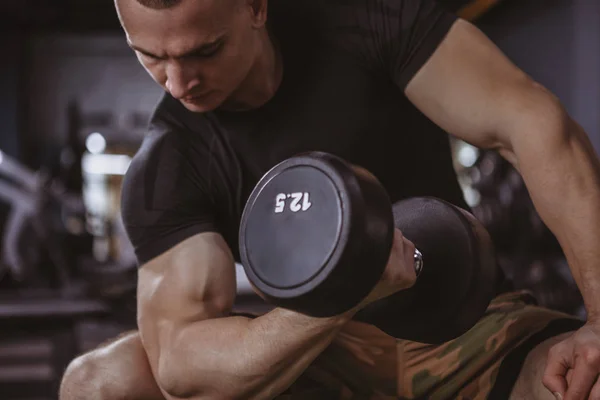 Close Cropped Shot Sportsman Strong Muscular Arms Lifting Heavy Dumbbell — Stock Photo, Image