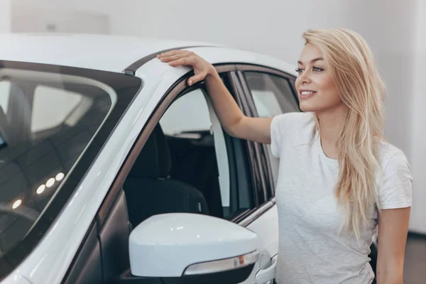 Stunning Blond Haired Woman Looking Away Dreamily Standing Her New — Stock Photo, Image