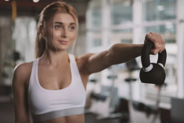 Beautiful young fitness woman working out at the gym — Stok fotoğraf