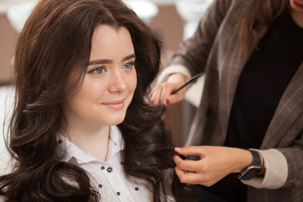 Close Happy Beautiful Woman Smiling While Hairdresser Styling Her Hair — Stock Photo, Image