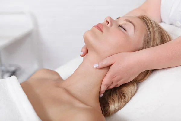 Unrecognizable Professional Spa Masseuse Massaging Neck Female Client — Stock Photo, Image