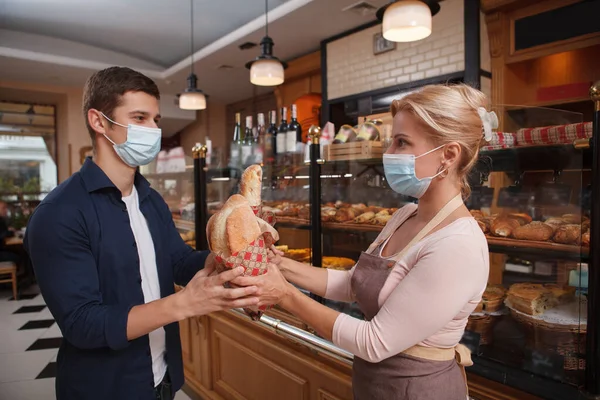 Male Customer Female Baker Wearing Medical Face Masks Bakery Coronavirus — Stock Photo, Image