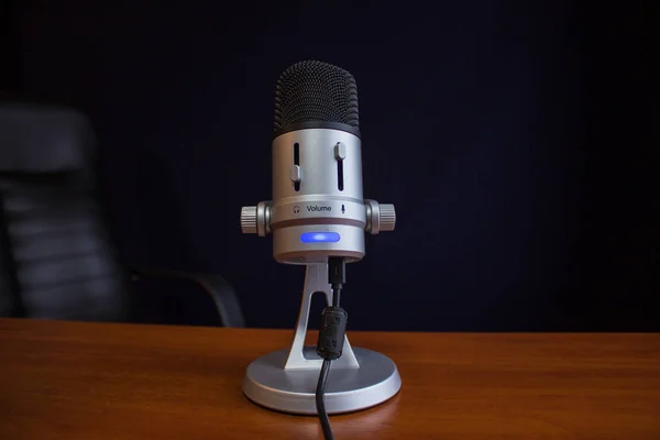 Gray Condenser Microphone Table — Stock Photo, Image