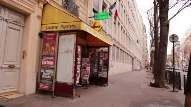 Paris sokaklarında çekim. Fransa. Şehir sonbahar manzaraları.