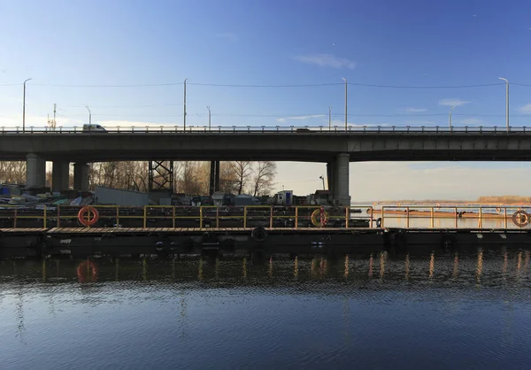 Träbryggan Vid Floden — Stockfoto