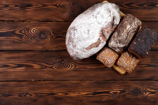 Pão Fresco Fundo Madeira — Fotografia de Stock