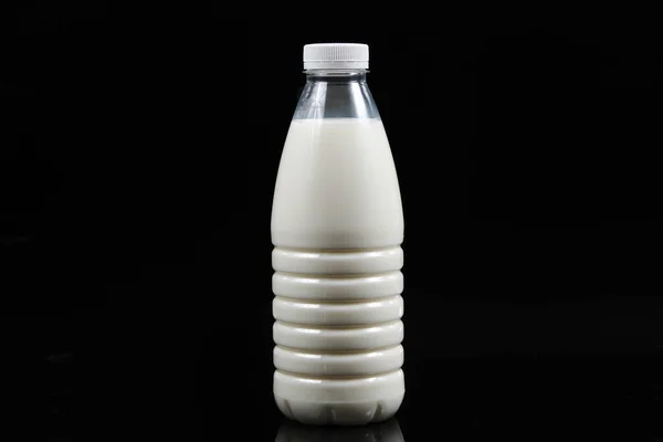 Біле Молоко Пластиковій Пляшці — стокове фото