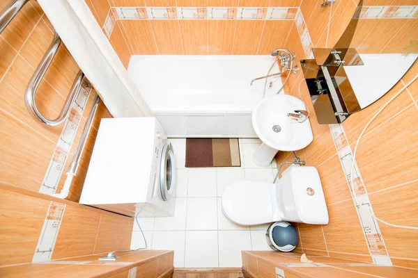 Üst ışık beyaz banyo ev aletleri ile fotoğraf görüntülemek