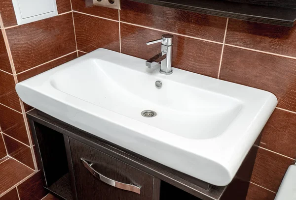 Photo White Clean Sink Crane Bathroom — Stock Photo, Image