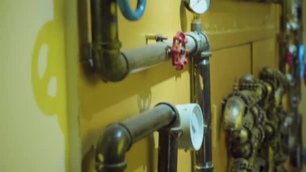 Foto Tubos Metal Para Abastecimento Água Com Portão Para Abertura — Vídeo de Stock