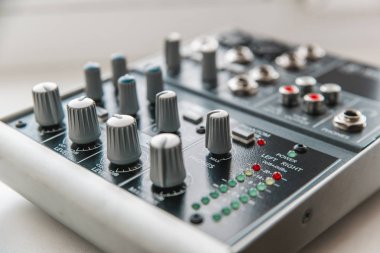 Analog ses karıştırıcı ses üreticinin fotoğrafı yakın çekim