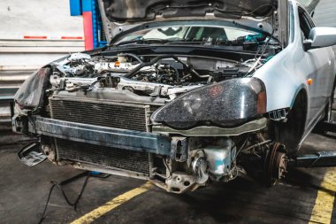 Asansöre otomobil motoru değiştirme