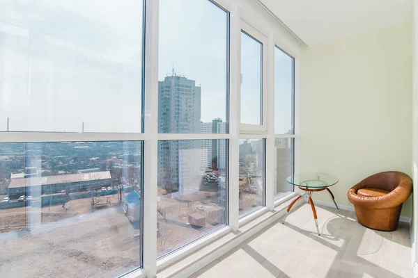 Parlak bir balkon fotoğraf