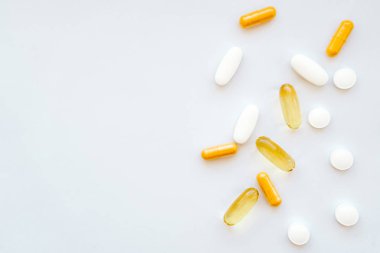 Beyaz bir arka plan üzerinde birkaç tablet fotoğraf