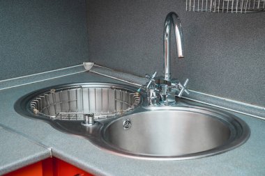 Mutfaktaki lavabo fotoğrafı