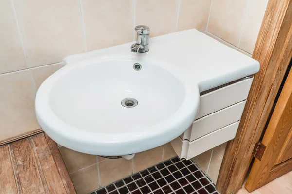 Das Foto eines Waschbeckens im Badezimmer — Stockfoto