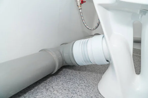 Su için kurulan plastik boruların fotoğrafı