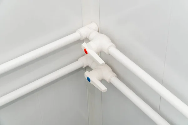Photo of the established plastic pipes for water — Stock Photo, Image