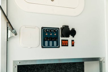 Elektrik kontrol ünitesinin fotoğrafı