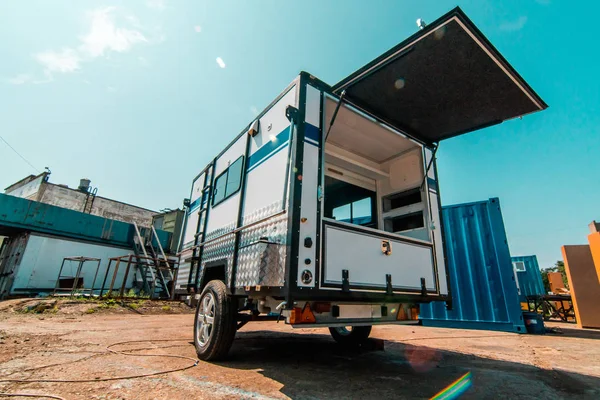 Foto de casa casera sobre ruedas —  Fotos de Stock